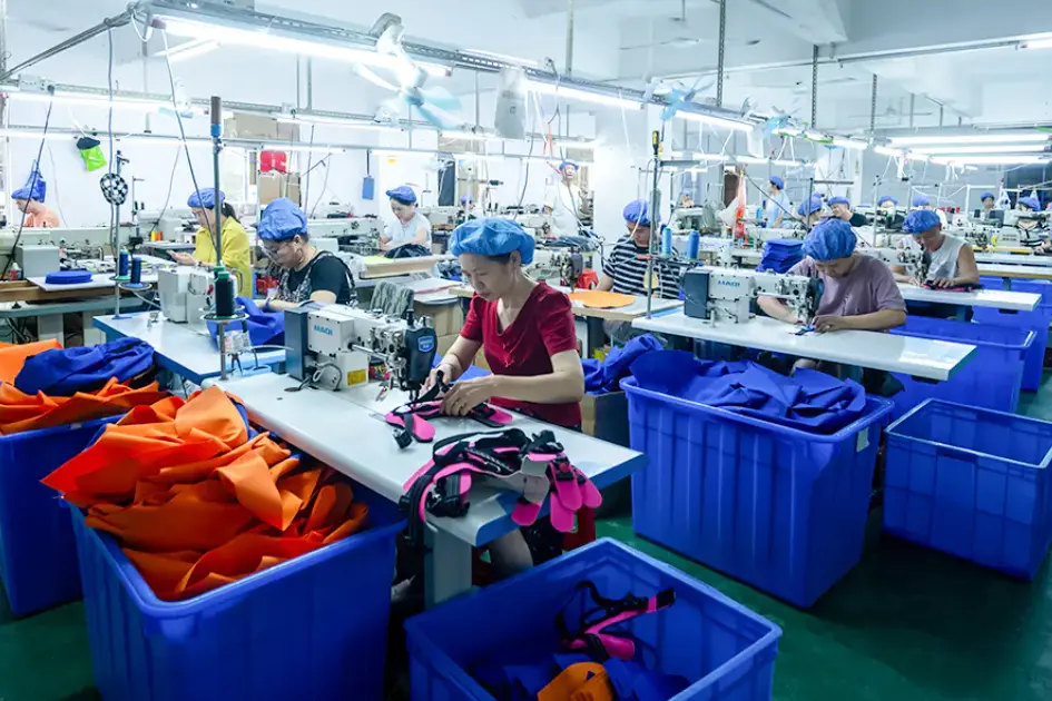 HUIJIA PET production floor assembling custom dog harnesses for OEM bulk orders